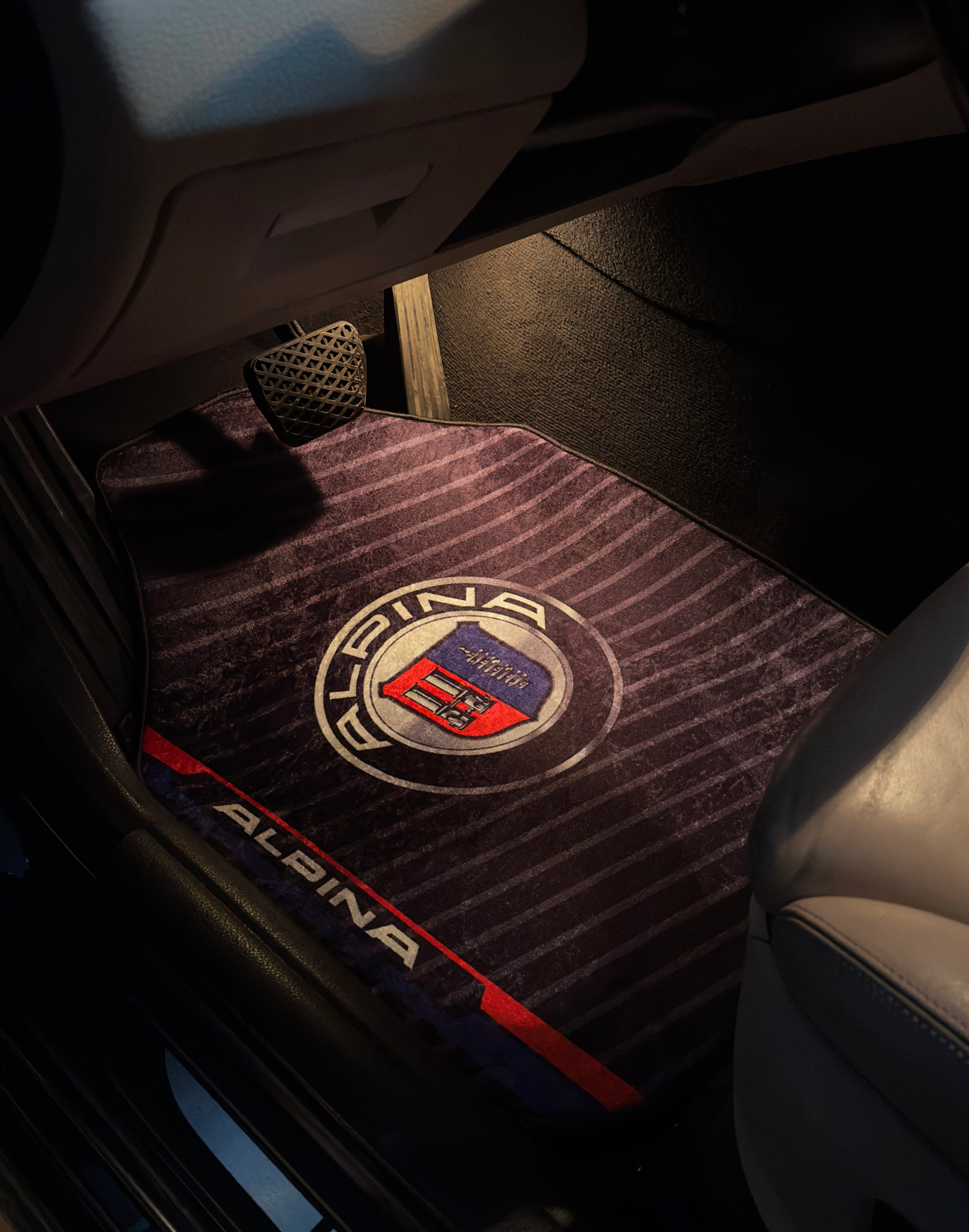 Alpina Universal Car Floor Mat 4pcs Carpet Mat Set