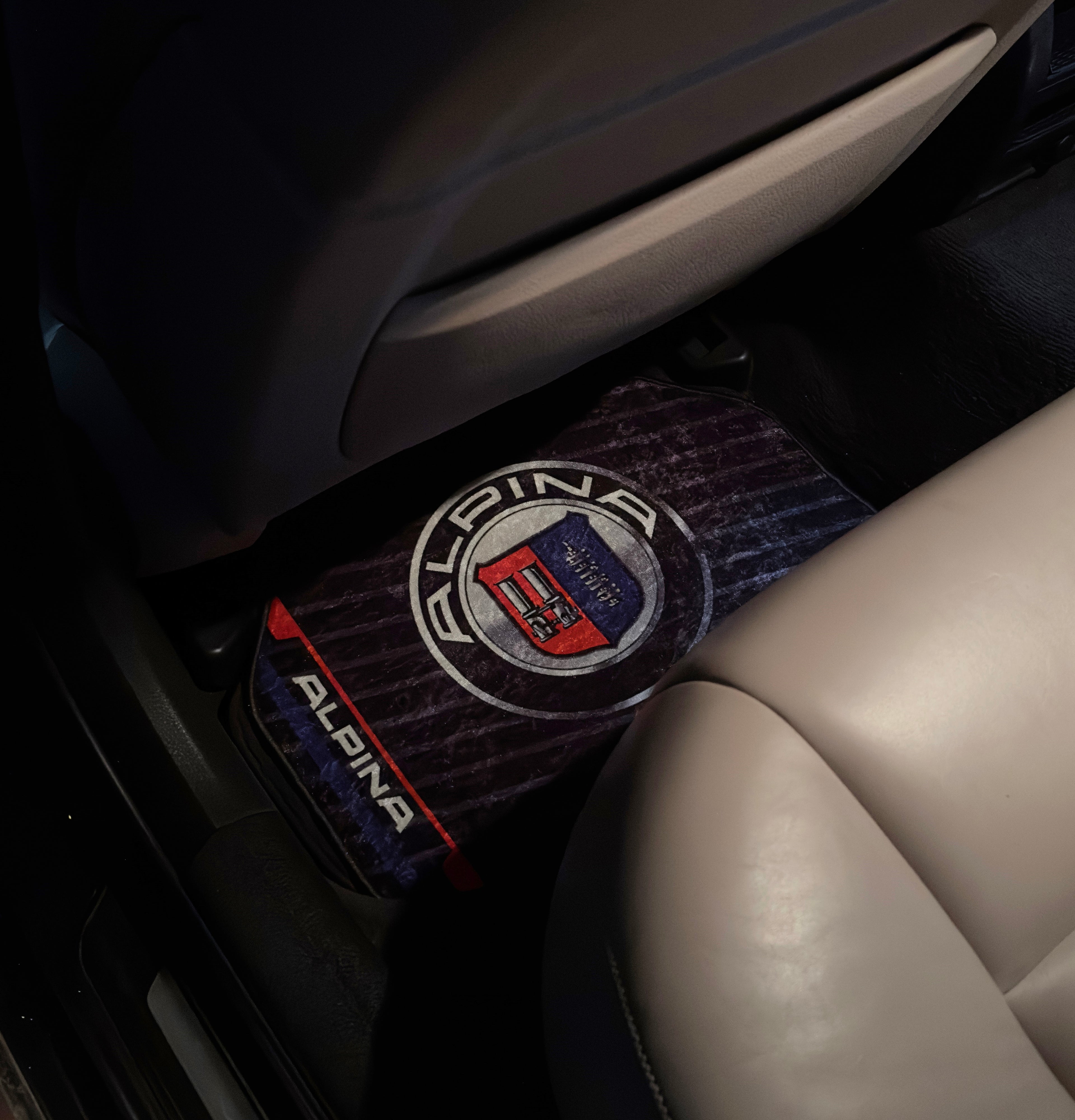 Alpina Universal Car Floor Mat 4pcs Carpet Mat Set